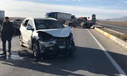 kamyonetle SUV tipi araç çarpıştı