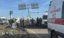 Diyarbakır’da tır, iki araca çarptı