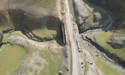 Su seviyesi düşmesiyle tarihi yollar gün yüzüne çıktı