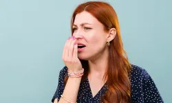 Ağız kokusuna yol açan 6 neden