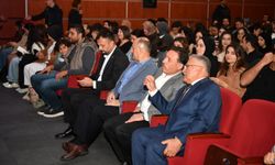 Başkan Büyükkılıç ve Vali Çiçek, “Aşık Veysel” Oyununu İzledi