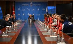 Çin’den madalyalarla döndü, şampiyonlar Yavaş’ı ziyaret etti