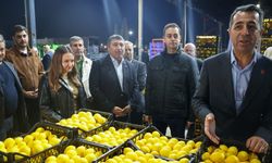 Başkan Vekili Büşra Özdemir’den hal esnafına ziyaret