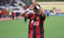 Eskişehirspor’un eski yıldızı Alper Potuk kadro dışı bırakıldı!