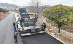 Elmalı Toptancı Hal yoluna sıcak asfalt