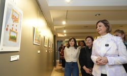 Ünlüce, “Küllerinden Doğan Umut” sergisini ziyaret etti