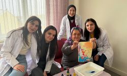 ESOGÜ Hemşirelik Öğrencilerinden Huzurevinde Ebru Sanatı Etkinliği