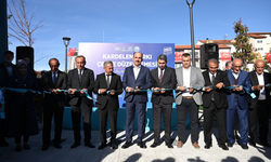 Başkan Altay, Yunak’taki yeni parkın açılışını yaptı ve gençlerle buluştu