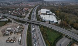 Tır ile kamyon çarpıştı: trafik felç oldu