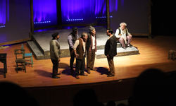 Deli İbram Divanı oyunu yoğun ilgiyle sahnelendi