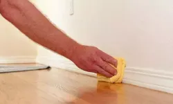 Süpürgeliklere Yumuşatıcı Sürmenin ilginç faydası