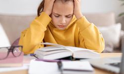 Yakın mesafeden okuma sonrası baş ağrısına dikkat!