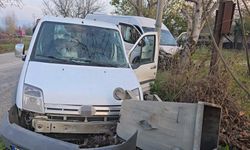 Minibüs ve ticari araç çarpıştı: 11 yaralı