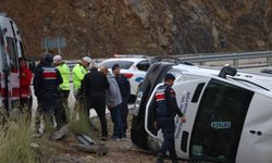 Yolcu minibüsü devrildi: 7 yaralı