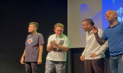 Otizmli bireylerin sahne performansı ayakta alkışlandı