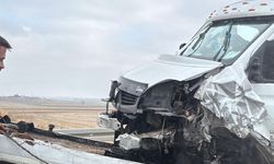 Çekici bariyerlere çıktı: trafik tek yönlü durdu