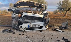 İki araç birbirine girdi