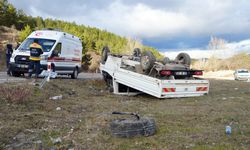 Otomobil ile çarpışan kamyonet ters döndü: 1 ölü, 1 yaralı