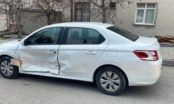 Karaman’da kavşakta feci çarpışma: 3 yaralı