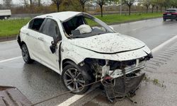 Kontrolden çıkan otomobil kaza yaptı