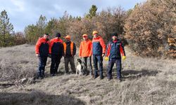 12 metrelik çukura düşen köpeği ekipler kurtardı