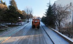 Tepebaşı’nda buzlanmaya karşı çalışmalar başladı