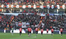 Es-Es İlk perdede mesajı verdi: