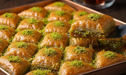 Şerbetini tam çeken ev baklavası