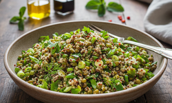 Kinoalı yeşil mercimek salatası