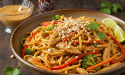 Dünya mutfağından esinti: Pratik ve aromatik fıstık soslu noodle