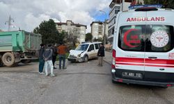 Kamyon ve hafif ticari araç çarpıştı: 4 yaralı