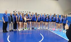 Minik kızlar gururlandırdı