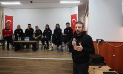 Odunpazarı’nın hentbol yıldızları gençlerle ilham verici bir söyleşide buluştu!