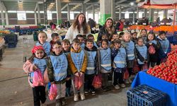 Es Çocuk Evi öğrencileri pazarda