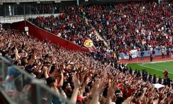 Eskişehirspor taraftarı tribünleri doldurdu