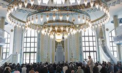 Fransa'da Camide Kundaklama Şüphesi!