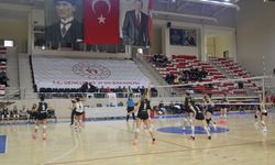 Küçük kızlarda file heyecanı sürüyor