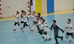 Eskişehir Kolejspor minikleri şenliği namağlup bitirdi