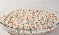 Hazır garnitürleri unutun! Evde en lezzetli Rus Salatası yapmanın püf noktaları!