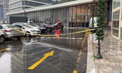 Zeytinburnu’nda kargo paketi patladı! Site danışmasında panik: 2 kişi yaralandı