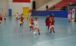 Eskişehir’de 9. Geleneksel Mini Minikler Futsal Şenliği başladı