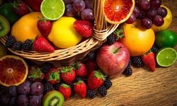 Haftalarca taze kalıyor, bir tanesi bile çürümüyor! Meyveleri sakın sadece suyla yıkamayın!