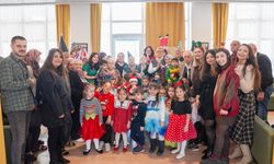 Deneyimli vatandaşlar yeni yılı miniklerle kutladı