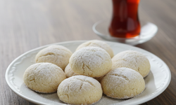 Çay saatlerine şipşak çözüm! 5 malzemeli un kurabiyesi nasıl yapılır?