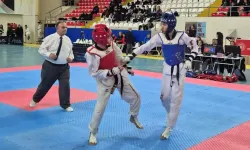 Porsuk’ta taekwondo heyecanı: Okul sporlarıgençler kız finali tamamlandı