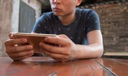 Çocuklara sosyal medya sınırlaması: Kimlik şartı geliyor!