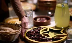 İftardan Sonra Neden Halsiz Kalıyoruz? İşte Uykunuzu "Zehir" Eden O Alışkanlıklar