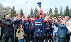 Dem Dem kupayı kaldırdı