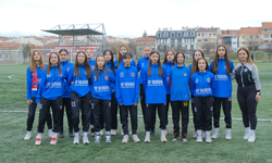 Demirspor’un kızları sahaya değil hayata hazırlanıyor
