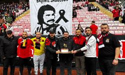 Altes 26. yaşını tribünlerde coşkuyla kutladı